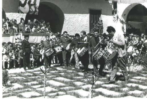 La cuadrilla de Tomás Gastón en el concurso de Tambores de Híjar año 1971